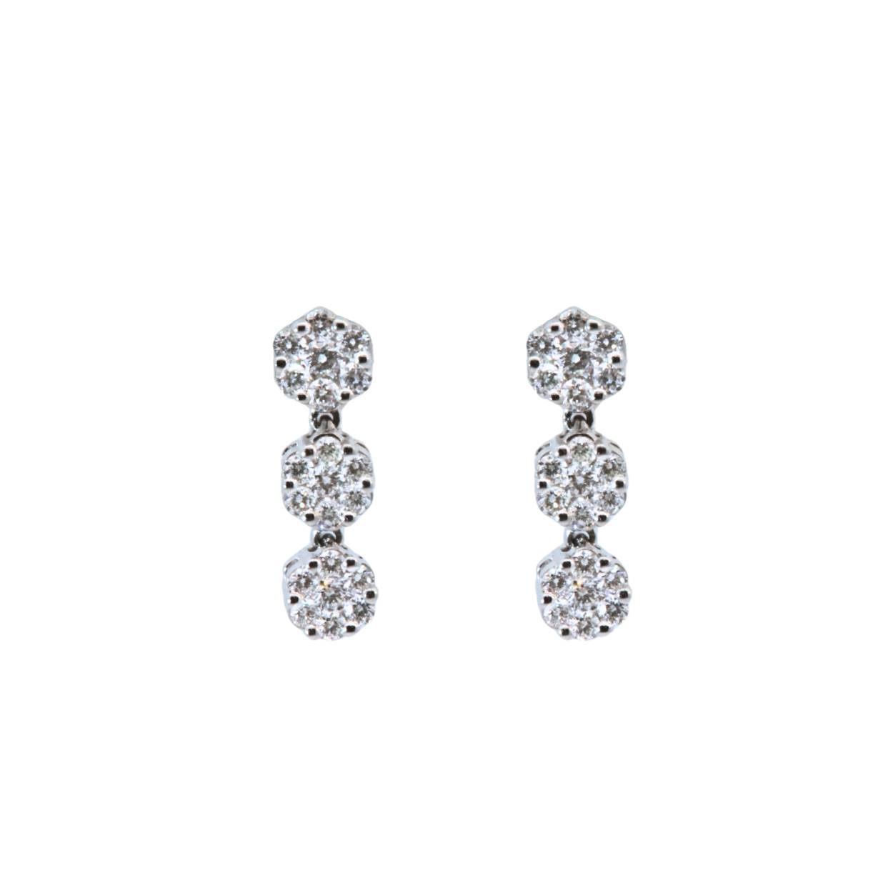 Oorbellen met diamanten 0.31ct in bloemvorm.