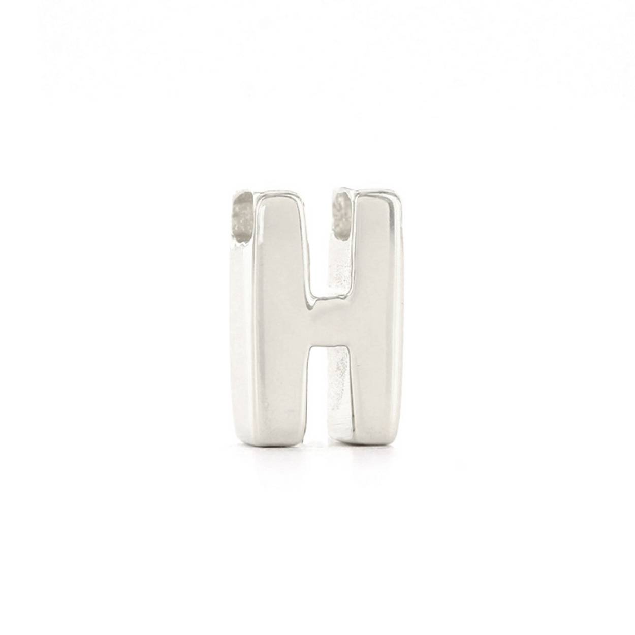 Voor deze hanger heb je een Imotionals ketting nodig. Imotionals kettingen hebben een klein oogje dat door de hanger past.

De collectie hangers en bedels van Imotionals bestaan uit initialen en symbolen. Kies je collier en bedel(s) naar keuze en creëer zo je gepersonaliseerde Necklace.  Je schuif de bedel aan het collier, de lengte kun je zelf bepalen, en hoe leuk is is om 2 of 3 lengtes samen te dragen. Creëer your own Necklace Party.

Imotionals is een zilveren sieradenlijn bestaande uit dunne colliers en hangertjes, het laatste in de vorm van initialen en symbolen. waarmee je door middel van colliers, initialen en symbolen expressie geeft aan jou gevoelens of gedachten.

Een letter sieraad zorgt ervoor dat je jouw look een persoonlijke touch kan geven. Kies voor je eigen letter of de letter van je beste vriendin, vriend, moeder of iemand anders die je dierbaar is. Je kunt er zelfs een hele naam aan hangen, met bijvoorbeeld een hartje of sterretje symbool voor extra betekenis. Ook mega leuk om te geven als cadeautje. Get it before it's gone!