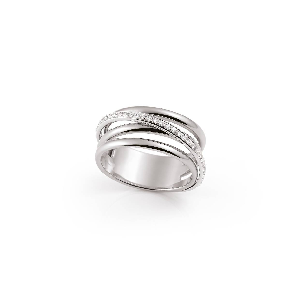 Deze sierlijke 18krt witgouden ring uit de Serenata lijn van Al Coro is voorzien van diamant, 32-0.21 crt H SI.

De maat van de ring is 55 ( 17,5 ). Heeft u een andere maat? Neem dan gerust contact met ons op.

Daily luxury!
Rijen met diamanten vermengen zich met 18 karaats goud tot een gedenkwaardig sieraad met een ongeëvenaarde sprankeling.