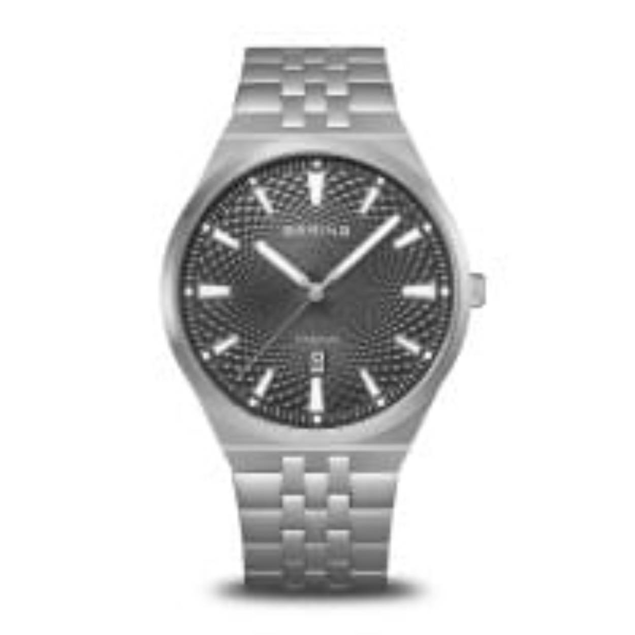 Bering heren horloge van titanium met een saffier glas en antrasiet kleurige wijzerplaat 10atm waterdicht