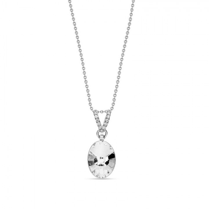 Deze Oval Chic ketting behoort tot de Oval Chic collectie en is afkomstig van het merk Spark Jewelry. Deze ketting bestaat uit meerdere kleine schakels die allemaal fijntjes op elkaar aansluiten en samen een mooi geheel vormen. De schakels zijn allemaal gemaakt van 925 sterling zilver, de allerbeste kwaliteit zilver, en voorzien van een fijntjes gepolijst oppervlak dat mooi glanst. Deze ketting is aan de achterkant voorzien van een karabijnsluiting, waarmee u deze ketting gemakkelijk om- en afdoet. De hanger aan de voorkant bestaat uit een V-vormig oogje dat aan de voorkant bedekt is met meerdere kleurloze kristallen. Onderaan hangt een ovaalvormig wit Swarovski kristal dat mooi glinstert. Deze ketting heeft een elegante uitstraling en is bijzonder leuk als cadeau. Spark Jewelry staat garant voor de mooiste sieraden die gebruik maken van de schitterende Swarovski kristallen.