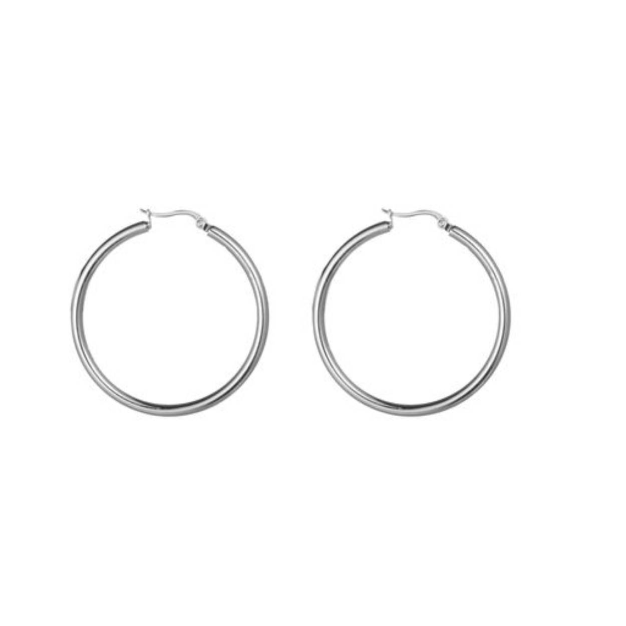 Van grote statement oorbellen tot klassieke oorringetjes of – knopjes - in onze collectie komen oorbellen in alle soorten en maten terug, maar steeds van mooie kwaliteit en in lijn met de laatste nieuwe trends.

E1307-40-1 RH 40x3mm

