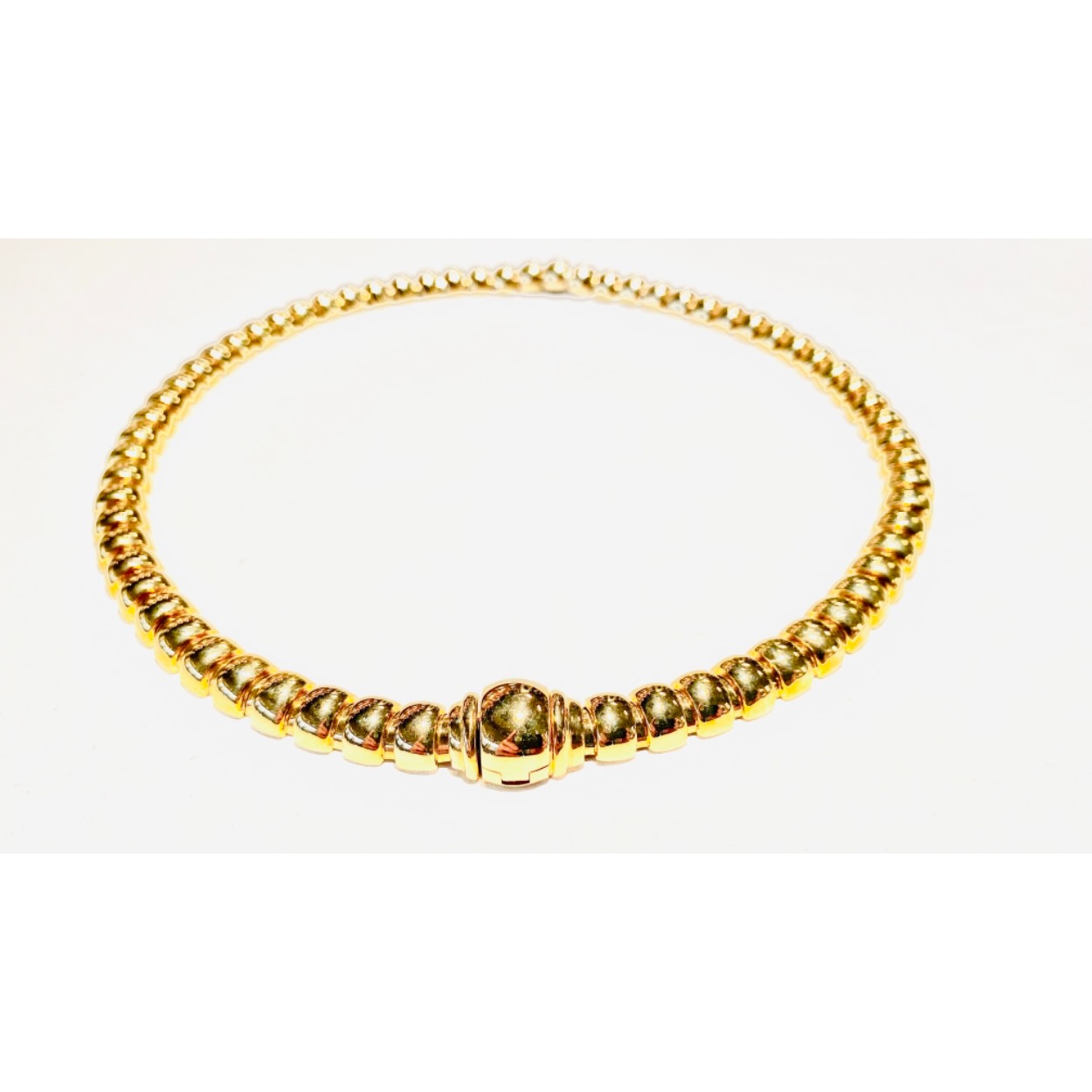 Geelgouden collier met grote sluiting