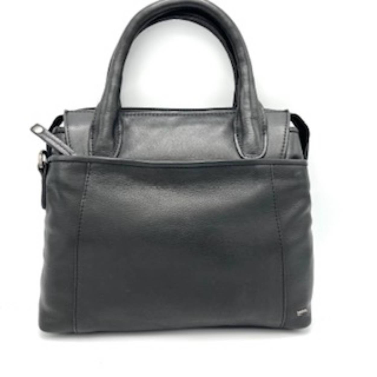 Leren Damestas van Soepel Rundleer &ndash; Praktisch & Elegant

Deze stijlvolle damestas is gemaakt van hoogwaardig, soepel rundleer en straalt pure klasse uit. De tas heeft een luxe leren kleurvoering aan de binnenzijde en is praktisch ingedeeld met een handig tussenvak voor extra organisatie.

Voor optimaal draagcomfort beschikt de tas over twee korte handgrepen &eacute;n een lange, verstelbare schouderriem die bovendien afneembaar is &ndash; ideaal voor zowel hand- als schoudergebruik. Aan de voorzijde zit een ritsvak voor snelle toegang tot kleine essentials, en ook aan de achterkant vind je een extra ritsvak voor extra opbergruimte.

Kenmerken:

Materiaal: Soepel en duurzaam rundleer
Voering: In bijpassende leerkleur
Indeling: Ruim hoofdvak met tussenvak
Handgrepen: Twee korte handvatten
Schouderriem: Verstelbaar &eacute;n afneembaar
Opbergruimte: Ritsvak aan de voor- en achterzijde
Afmetingen:
Hoogte: 24 cm
Breedte: 27 cm
Diepte: 8 cm

Deze tas combineert stijl, comfort en functionaliteit &ndash; perfect voor dagelijks gebruik of een dagje uit.