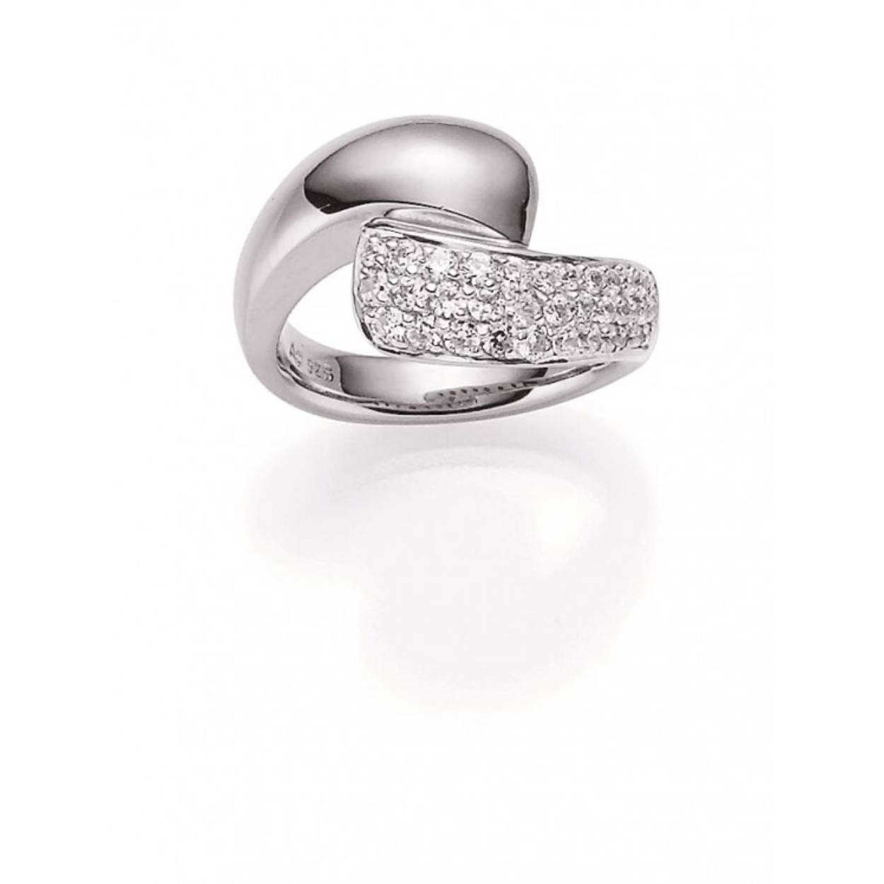 Deze prachtige ring van Viventy is bezet met zirkonia. De maat van de ring is 56.