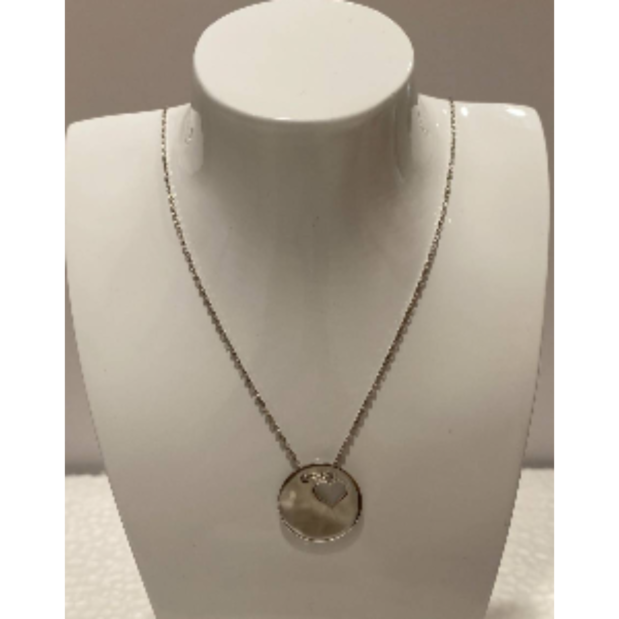 Zilveren collier basis schakel met een ronde graveerplaat en een hartje erin. Graveren is gratis mogelijk. 