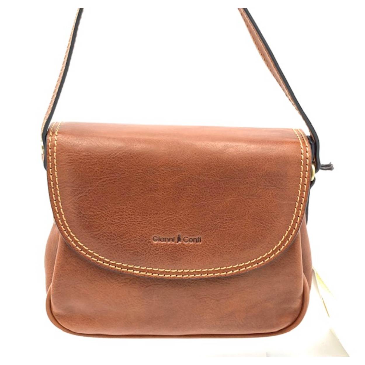 Handgemaakte leren damestas &ndash; Serie Maremma | Italiaans vakmanschap

Ontdek de Maremma damestas, een handgemaakte leren tas uit Itali&euml; die stijl, functionaliteit en kwaliteit perfect combineert. Deze compacte leren damestas is ontworpen met een elegante klepsluiting en volledig leer gevoerd, waardoor de tas een luxe uitstraling en lange levensduur heeft.

Praktische indeling

Onder de klep bevinden zich drie handige vakken, ideaal voor het overzichtelijk opbergen van je essentials. E&eacute;n van de vakken is voorzien van een extra ritssluiting, waardoor je waardevolle items zoals sleutels, pasjes of sieraden veilig kunt meenemen.
Perfect als crossbody tas voor dames die graag georganiseerd op pad gaan.

Afmetingen

Hoogte: 15 cm

Breedte: 20 cm

Diepte: 7 cm

Dankzij het compacte formaat is deze kleine leren damestas ideaal voor dagelijks gebruik, een avondje uit of als stijlvolle citybag.

Waarom kiezen voor de Maremma-serie?

100% Italiaans handgemaakt

Gemaakt van hoogwaardig echt leer

Duurzaam, tijdloos en elegant ontworpen

Perfect als cadeau voor dames of als aanvulling op je eigen tassencollectie

Deze Italiaanse leren damestas biedt luxe, gemak en een verfijnde uitstraling &mdash; een must-have voor iedere vrouw die kwaliteit waardeert.

