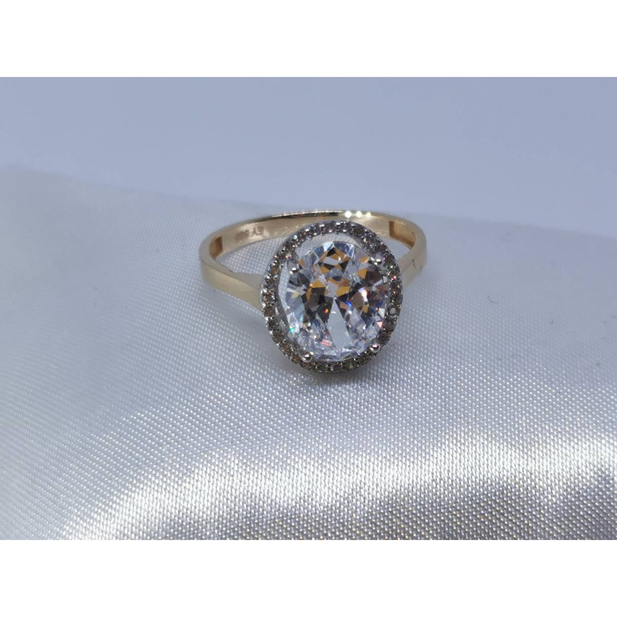 14 karaat geel gouden rozet ring met zirkonia gezet in witgoud.