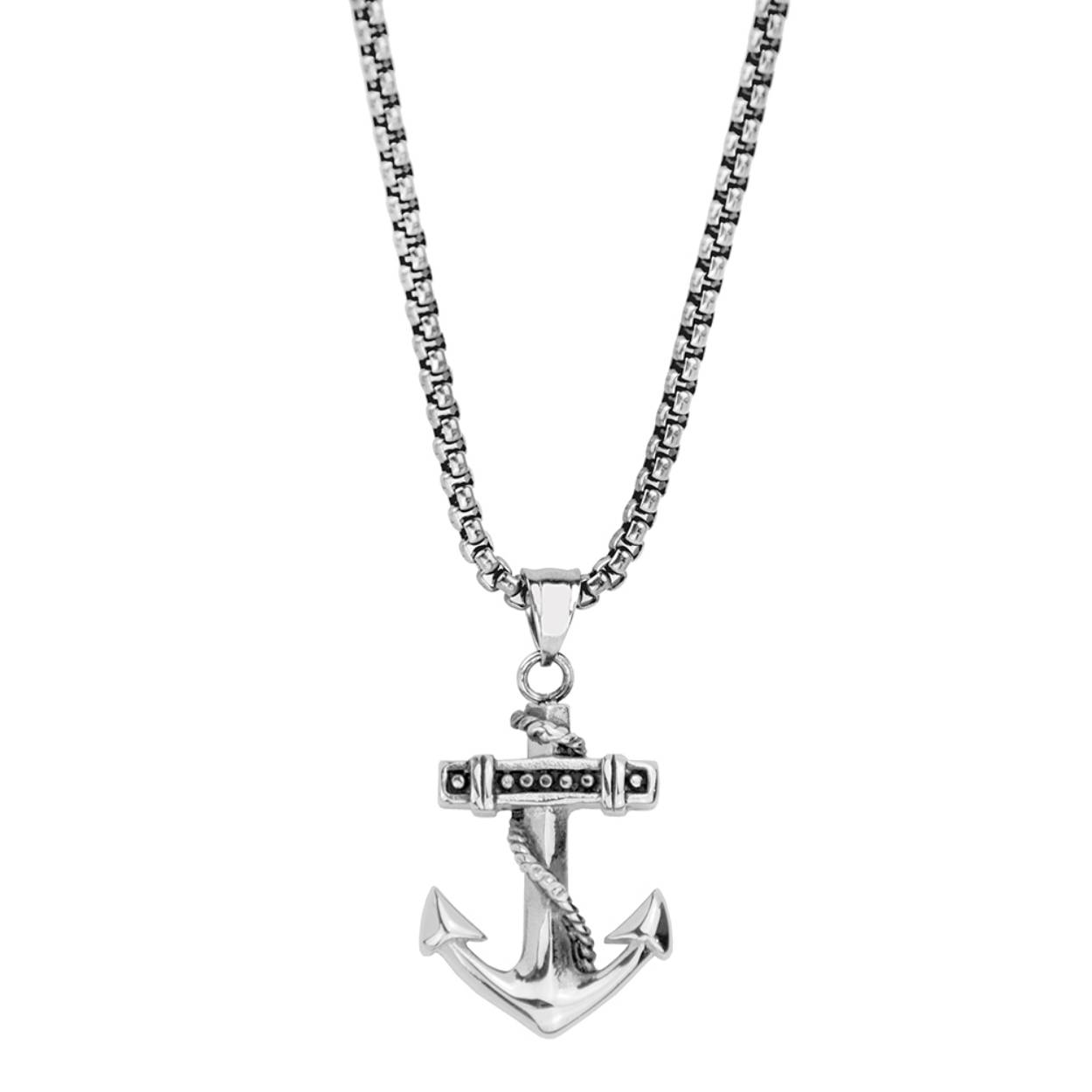 Trendy ketting van staal met een lengte van 60 cm. De ketting is voorzien van een stalen hanger in de vorm van een anker en sluit door middel van een karabijnsluiting. Stalen kettingen uit de Frank 1967 collectie zijn verkrijgbaar in verschillende varianten.
Combineer dit collier met andere Frank 1967 sieraden en/of horloge voor een complete look!