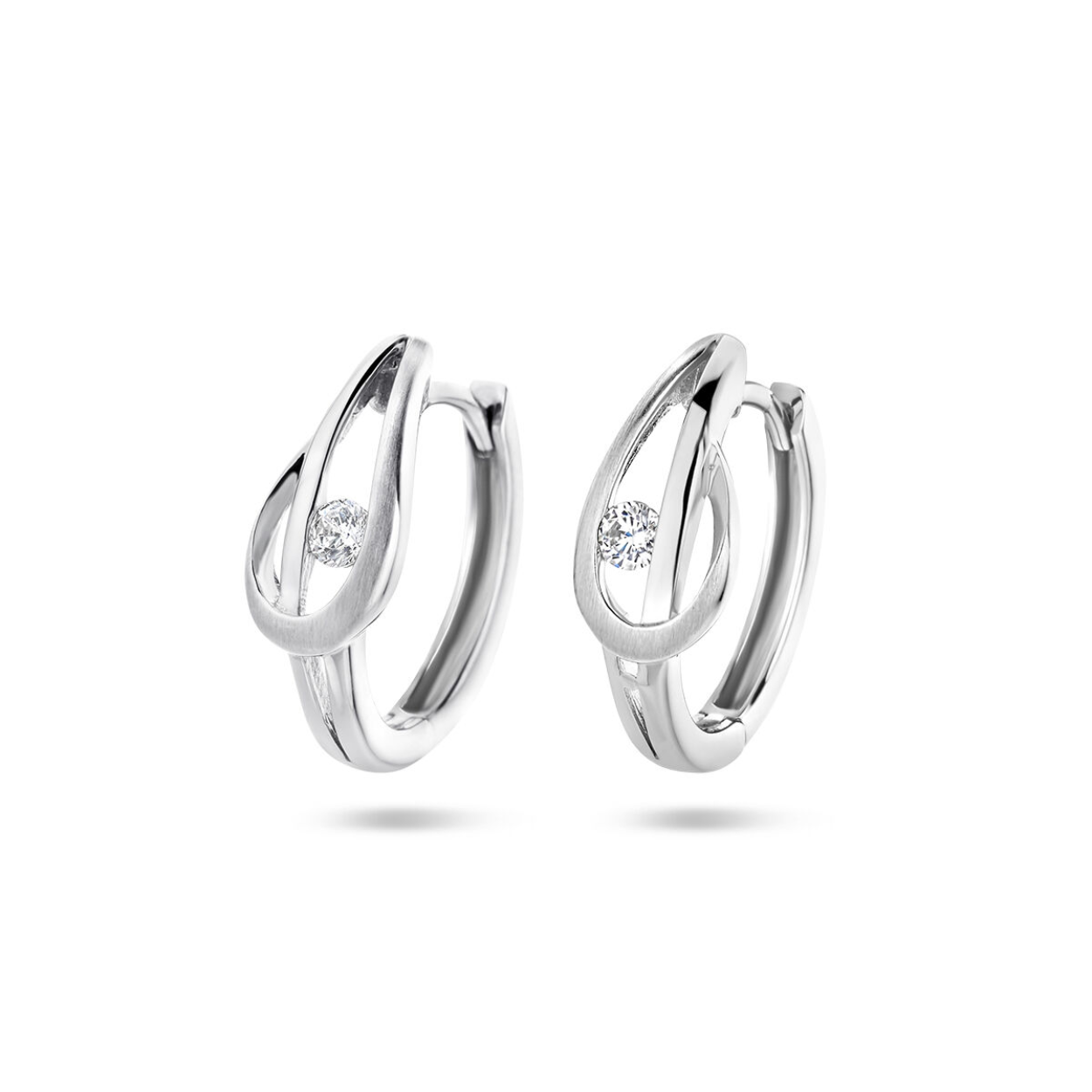 Zilver klapoorringen zirkonia poli/mat
Gerhodineerd 925 zilveren klapoorringen uitgevoerd met een schitterende zirkonia. De oorringen hebben een hoogte van 16mm.