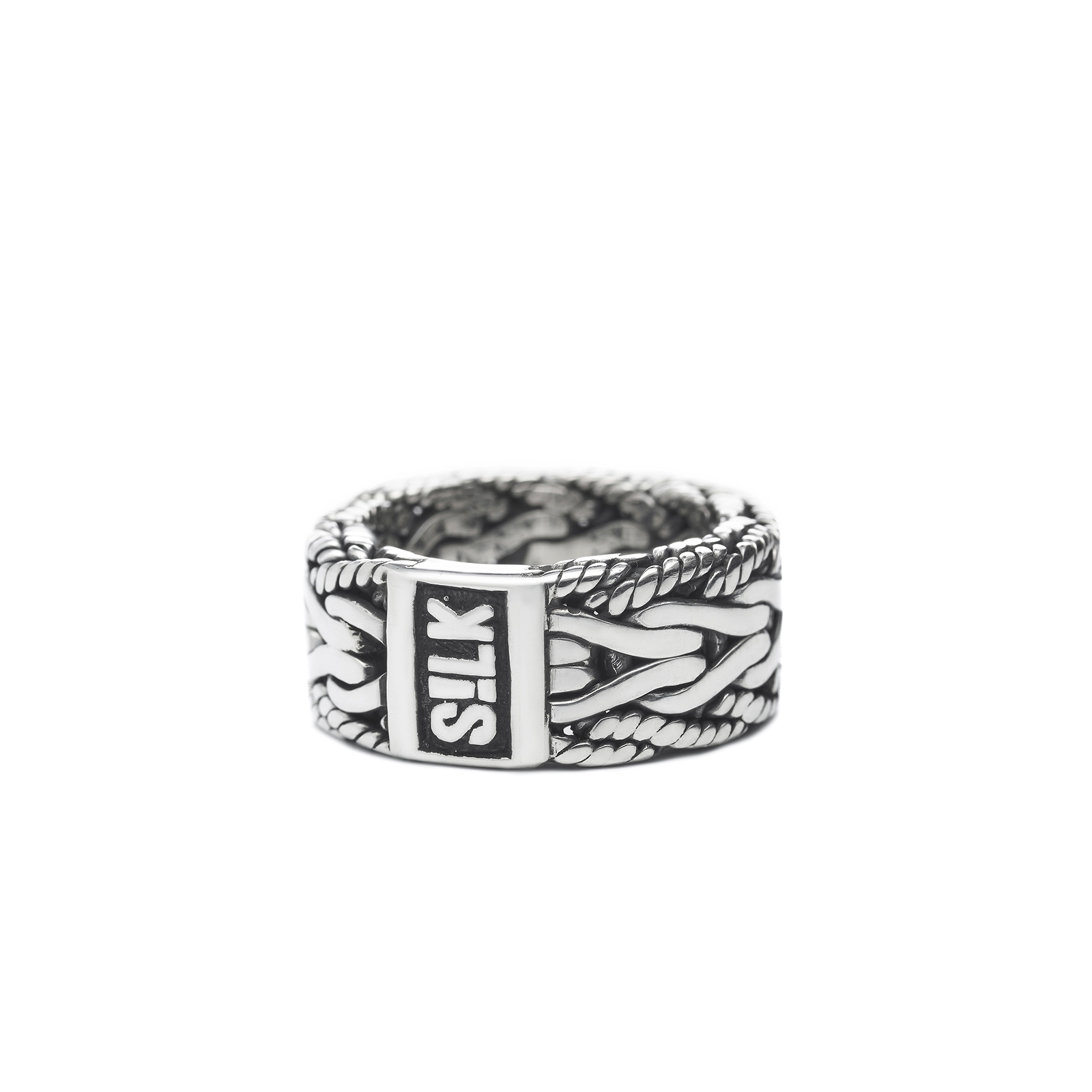 Deze stoere Infinite collection zilveren ring heeft een iets plattere vissegraat structuur dan de overige ringen uit de Infinite collection serie. De draad aan de buitenzijde van deze ring heeft een fijn decoratief detail in de draad wat hem sierlijk maakt. De ring heeft dezelfde structuur als een van onze Infinite collection armbanden waardoor je deze daarmee goed kan combineren.
