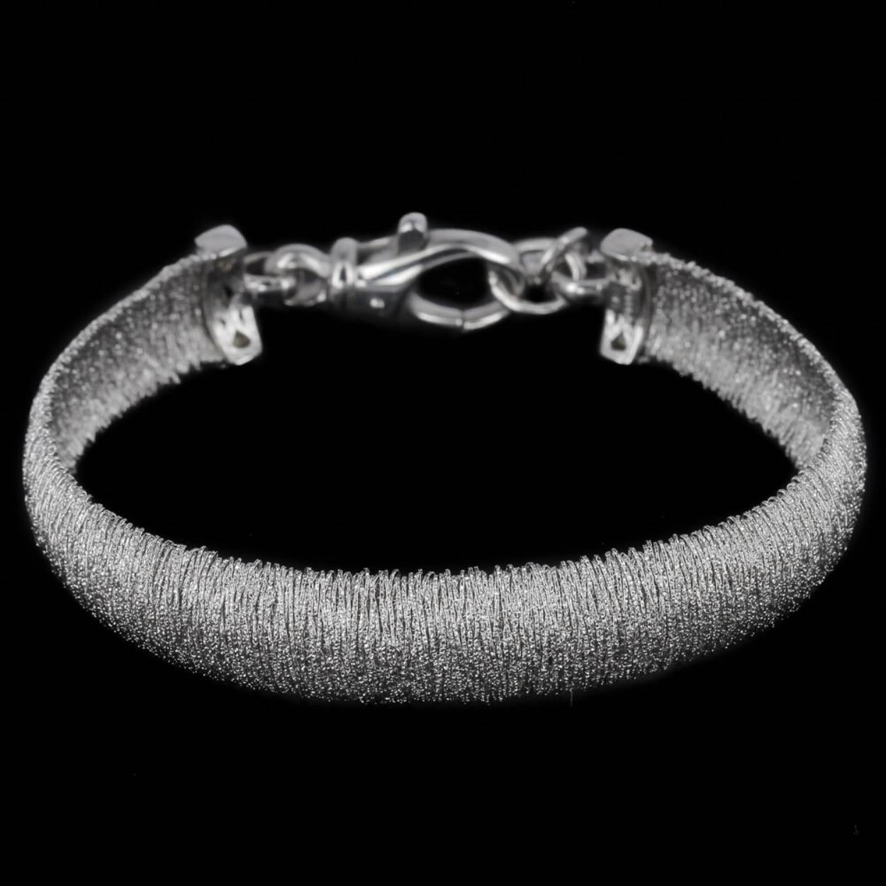 Bijzondere en elegante luxe zilveren armband van zilver met een verlengstuk (19+2,5cm) en een veilig slot.