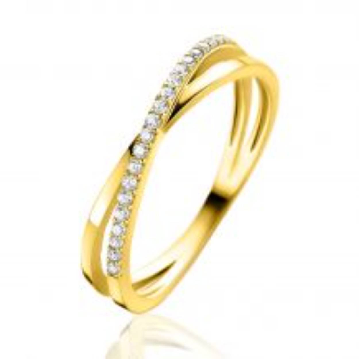 ZINZI Gold 14 krt gouden ring met cross-over design waarbij een gladde band en een band bezet met witte zirconia's elkaar kruisen. Vervaardigd van geheel 14 karaat goud (585).