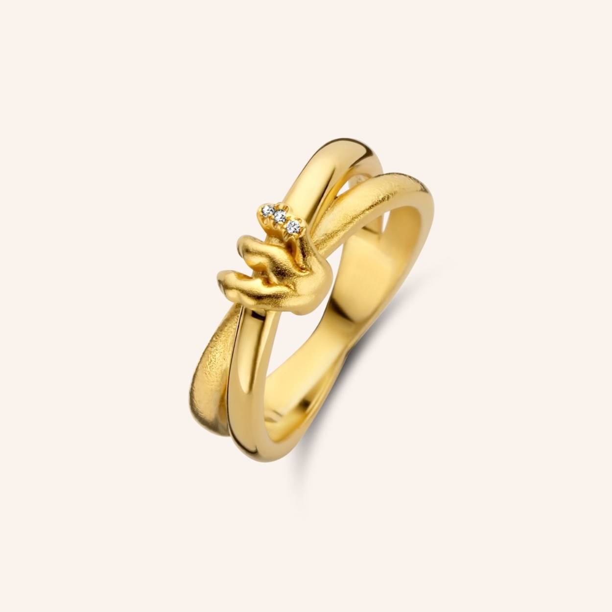 'The world is your oyster - my mom used to say. Therefore I named this ring after her, as a little reminder that nothing is impossible.'

Grab on to your dreams with this easy-going crossover ring - a delicate play of shiny and brushed textures, with a 3x diamond claw center piece to seal the deal.


Ref: M1897 | Ring | 925 Sterling Silver | 6.40 x 5.00 x 1.40 mm | White Diamond: 3pc