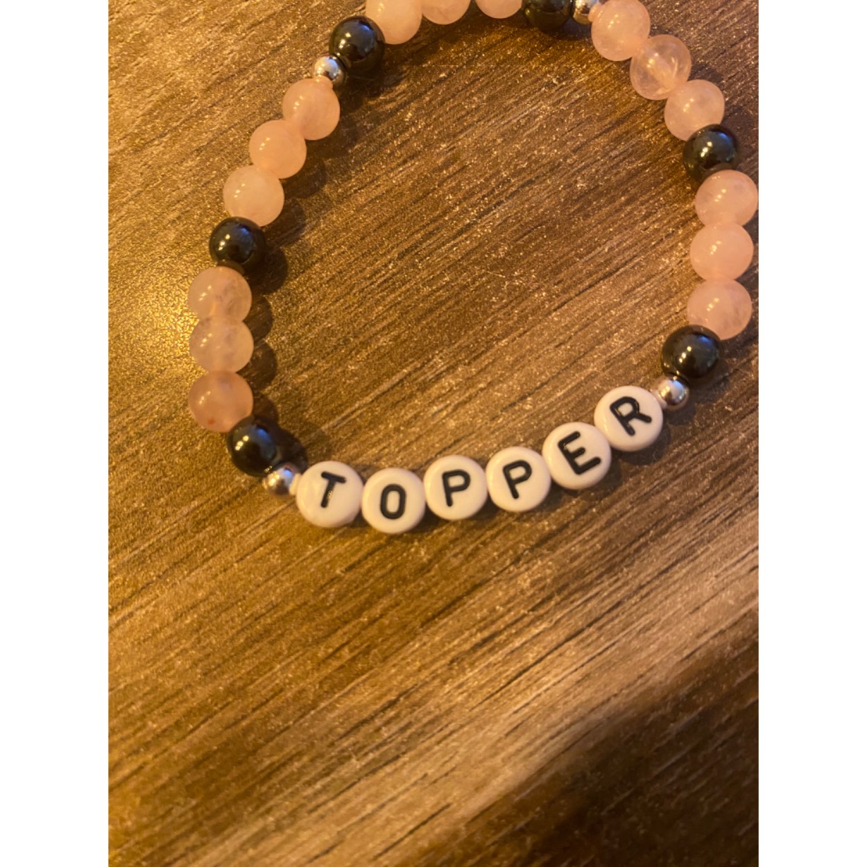 Focus on You armbandje.
natuurstenen met zilveren balletjes en met een fief tekstje.
leuk om te geven en waardevol om te krijgen.