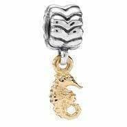 zilver bedel met een gouden zeepaardje