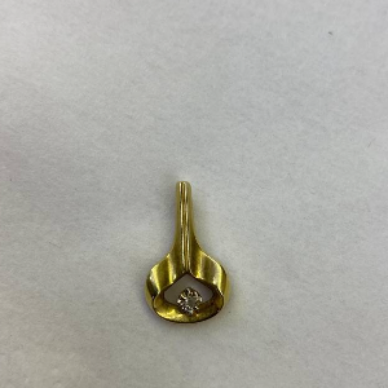 14 Karaat geel gouden fantasie hanger met 0.02 caraat diamant.