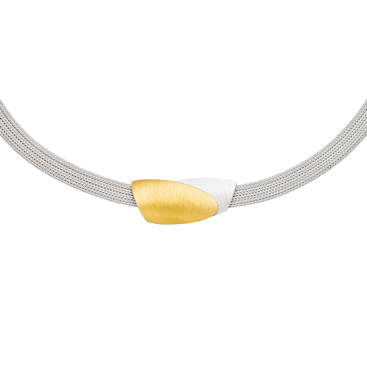 Zilver gecombineerd met goud in een strakke eigenzinnige stijl. Alle sieraden worden in een beperkte oplage met de hand gemaakt en dit geeft deze collectie een uniek karakter.