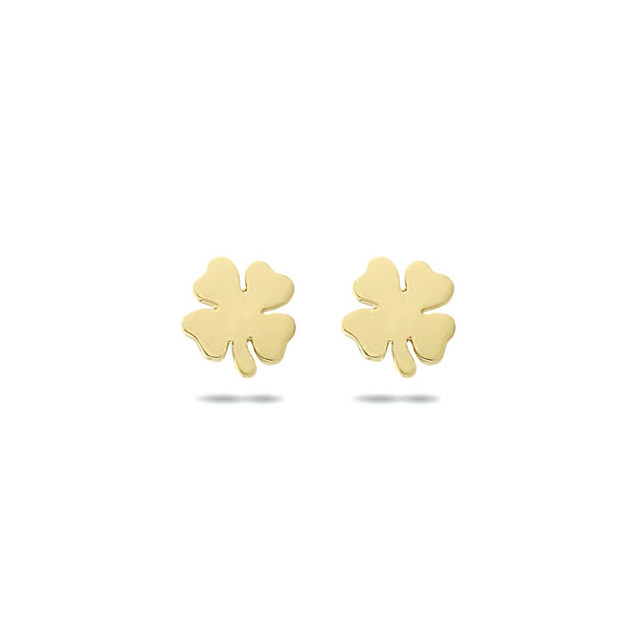 14k Geelgouden oorknoppen in de vorm van een klavertje. De oorknoppen hebben een afmeting van 4x4mm.