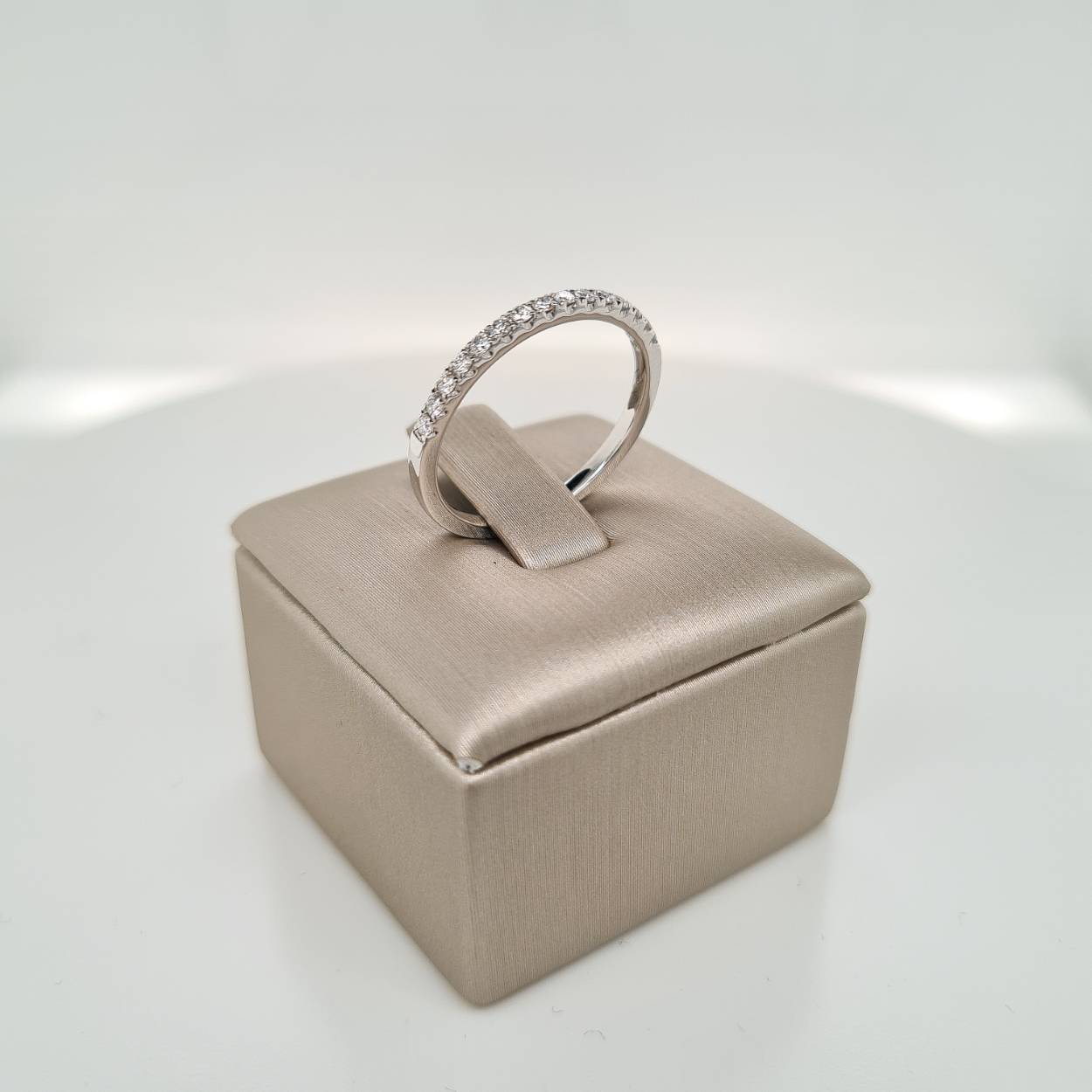 18krt gouden ring met diamant