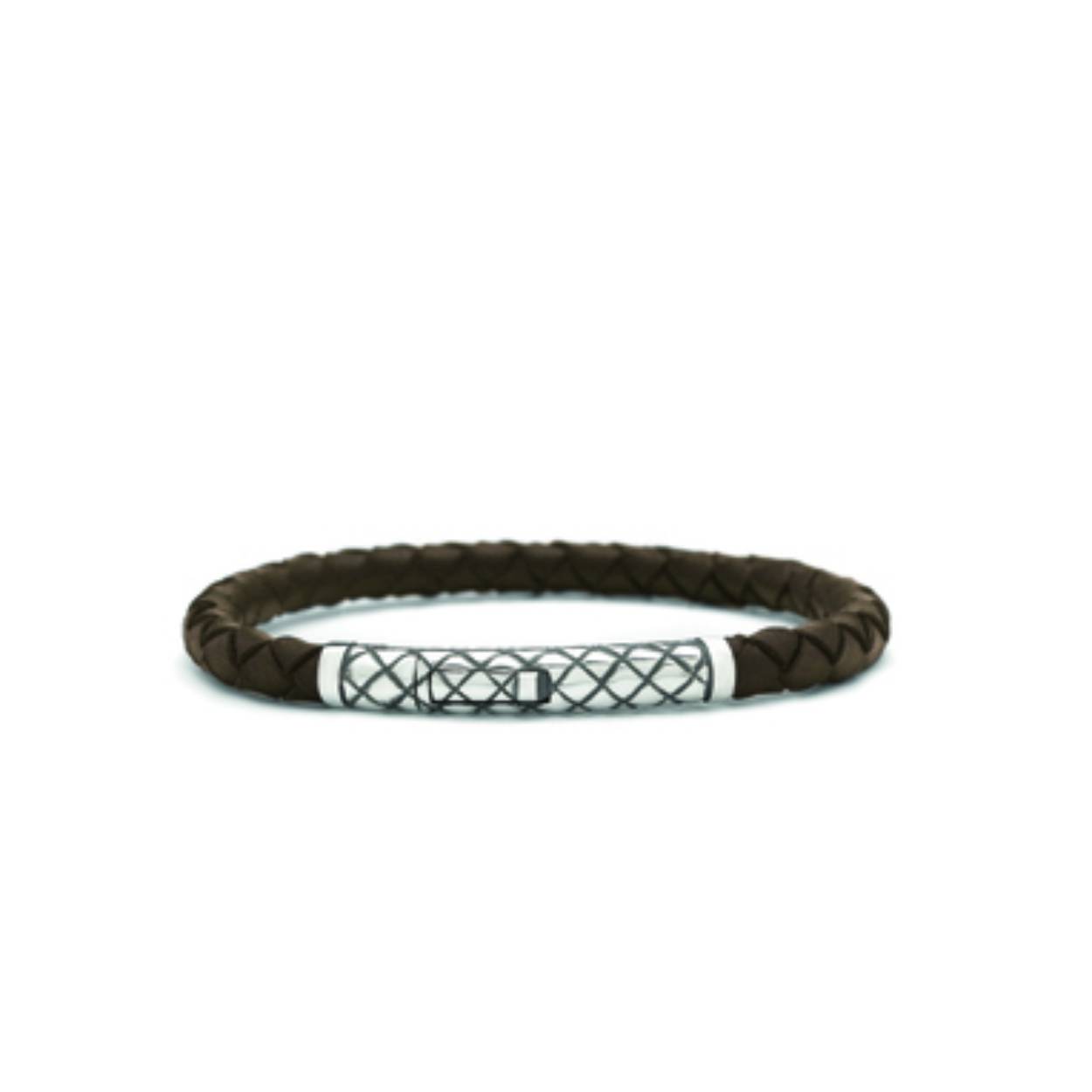 Silk Jewellery 427BRN Armband zilver en leer. Trendjuwelier heeft een indrukwekkende collectie Silk-sieraden die direct leverbaar zijn waaronder deze prachtige armband 427BRN. Deze armband is vervaardigd van sterling en is verkrijgbaar in diverse lengtes.