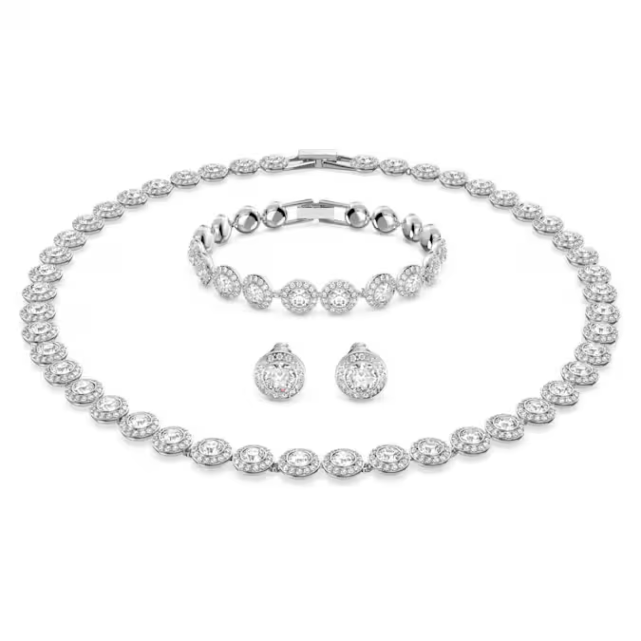Verwen jezelf, of een speciaal persoon, met een nieuwe musthave voor je sieradenkistje met deze prachtige set bestaande uit een ketting, armband en oorbellen. De set is nu verkrijgbaar in de klassieke, altijd gemakkelijk te dragen combinatie van kristal en een rodium toplaag. Het tijdloze ontwerp is perfect om cadeau te geven of als prachtig accessoire voor een bruiloft.