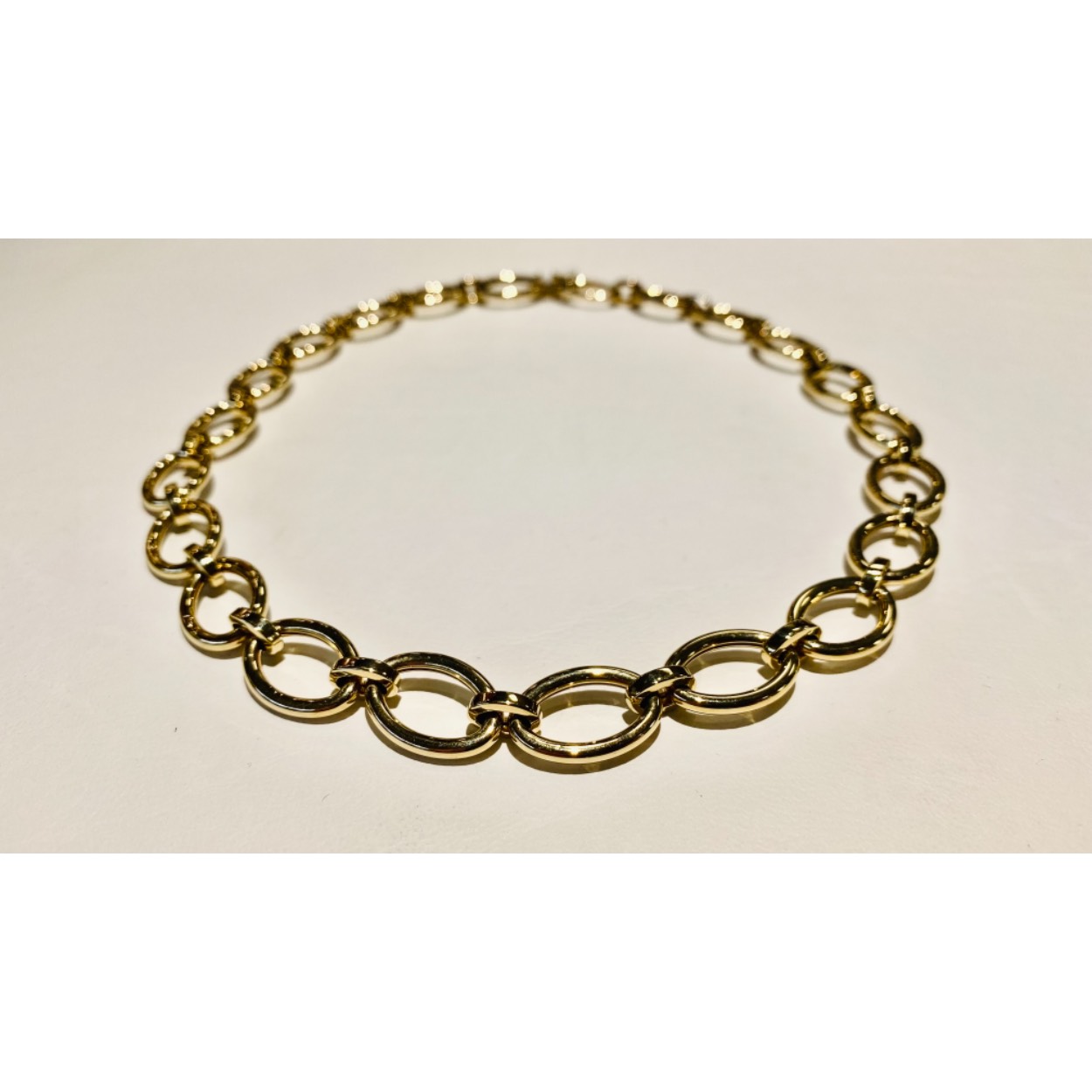 Geelgouden collier met grote ovale schekels
