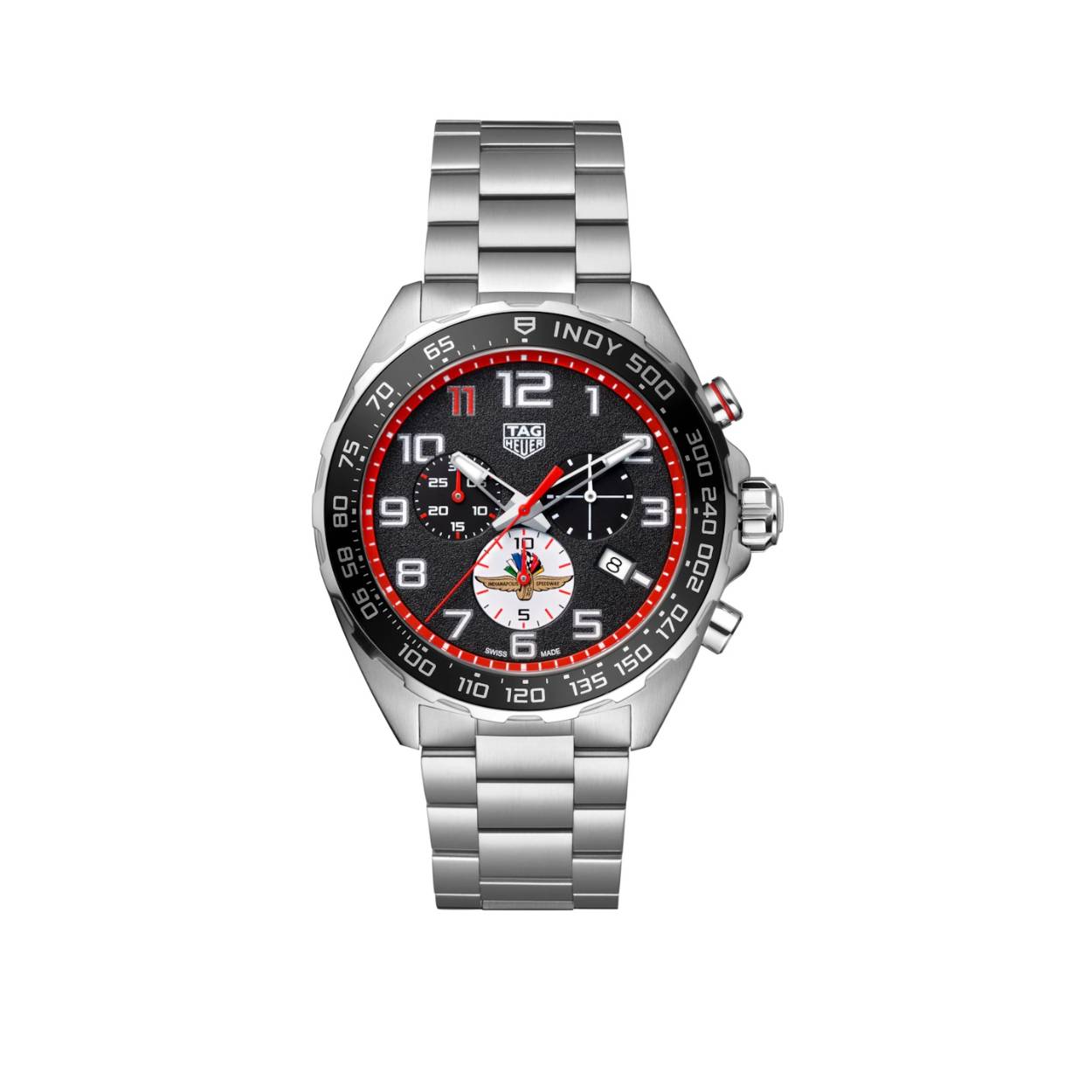 Dit TAG Heuer horloge behoort tot de Formula 1 collectie en is een Indy 500 special edition.
Referentienummer: CAZ101AW.BA0842

Omarm de sensatie van de Indy 500 met deze TAG Heuer Formula 1 chronograaf. Deze speciale editie van 43mm is speciaal ontworpen voor zij die op een snelle manier leven. Het is een eerbetoon aan 's werelds gevaarlijkste racecircuit, een must-have voor iedere raceliefhebber.

De zwartkorrelige wijzerplaat valt op door zijn kenmerkende arabische indexen en de opvallende rode accenten. Op de 6 uurs subwijzerplaat van de chronograaf is het iconische Indy 500 logo afgebeeld. De stalen kast straalt zijn race-DNA uit met zijn rood gelakte 2-uur-drukker en het mythische 'wings and wheels'-logo gegraveerd op de vastgeschroefde achterkant van de kast.

De zwarte aluminium bezel is voorzien van de inscriptie 'Indy 500', waarbij de '500' perfect gepositioneerd is op de tachymeterschaal. 

Maak je gordels vast: de race is begonnen.