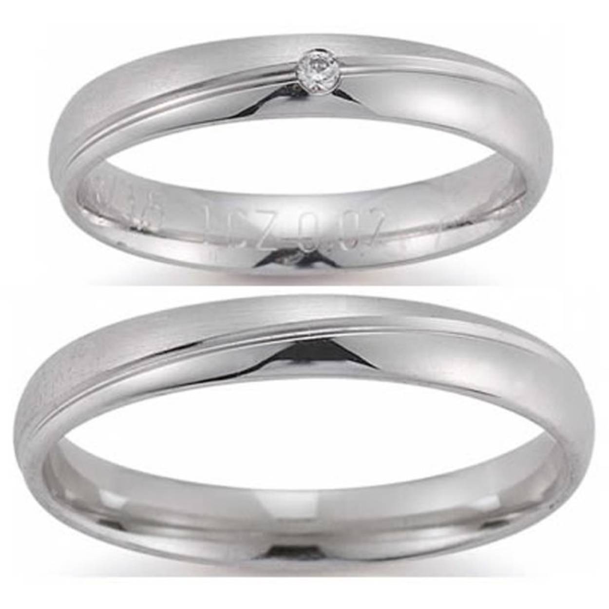 585 witgouden trouwringen, diagonaal mat/glimmend. 3,5 mm breed
De damesring is gezet met 0.02crt briljant
Prijs is op aanvraag