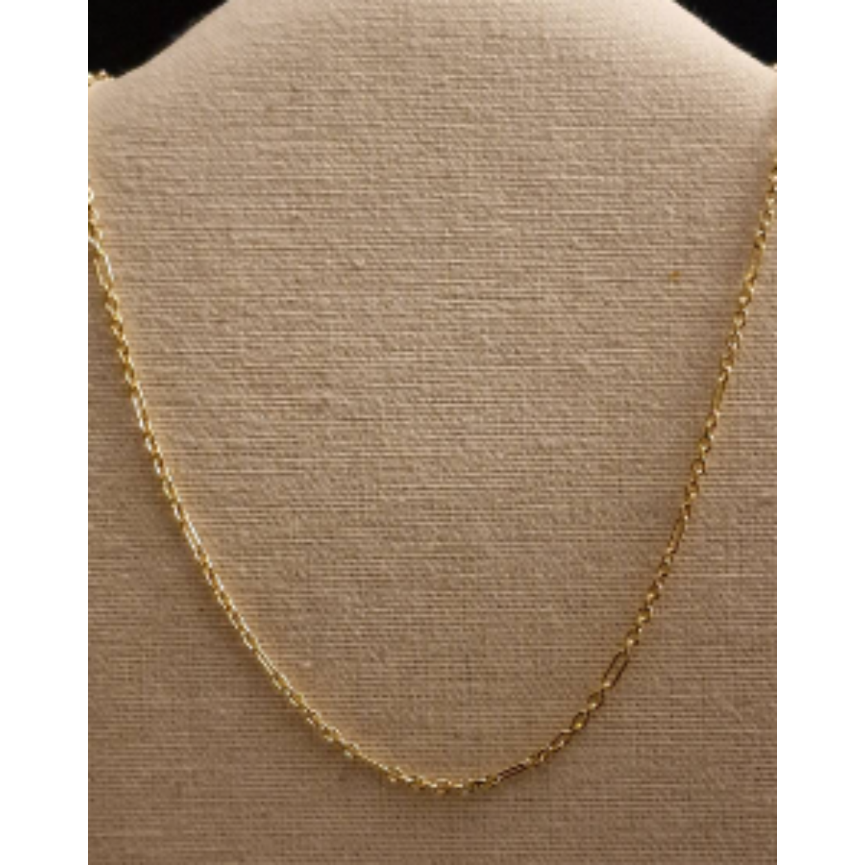 14k geelgouden ketting met een Figaro/anker schakel van ronde draad op 50 cm lengte