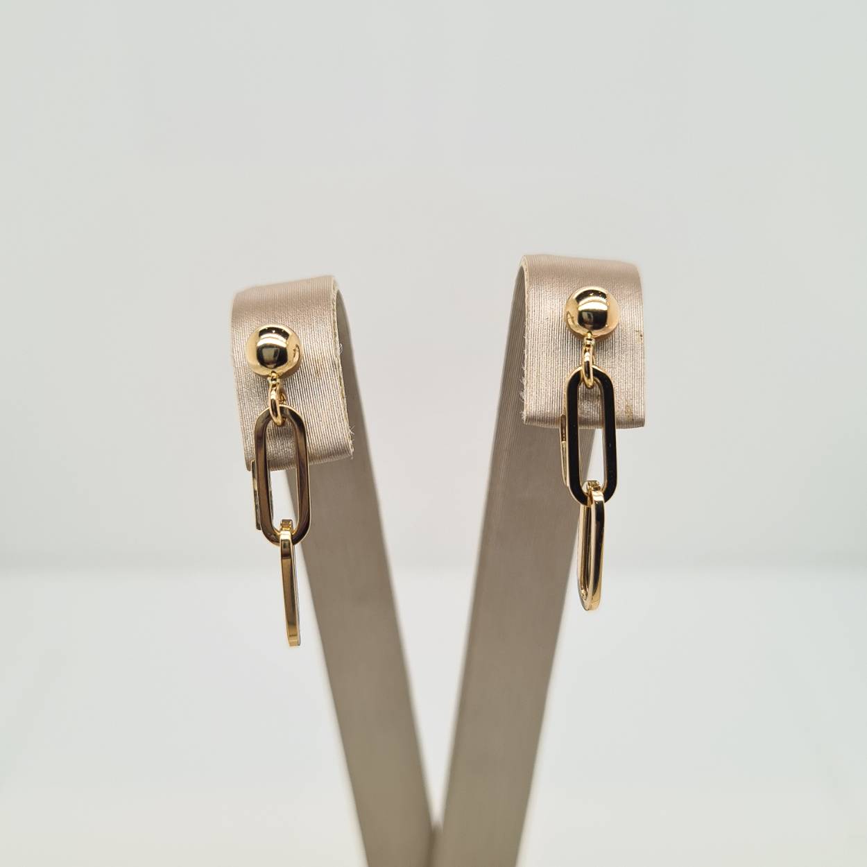 Prachtige 14 karaat gouden oorsieraden van het merk Monzario. 