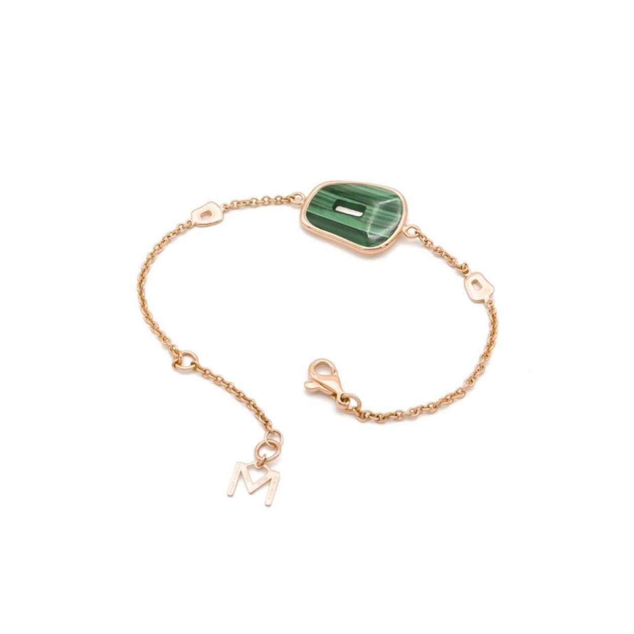 Deze verfijnde armband uit de iconische Puzzle-collectie van Mattioli combineert Italiaans vakmanschap met een speels, eigentijds design. Vervaardigd uit 18 karaat roségoud en afgewerkt met een karakteristiek trapeziumvormig malachiet element, straalt dit juweel klasse, kleur en originaliteit uit.

Het levendige groen van de malachiet – met zijn kenmerkende natuurlijke aders – zorgt voor een stijlvolle, frisse touch en vormt een elegant contrast met het warme roségoud.