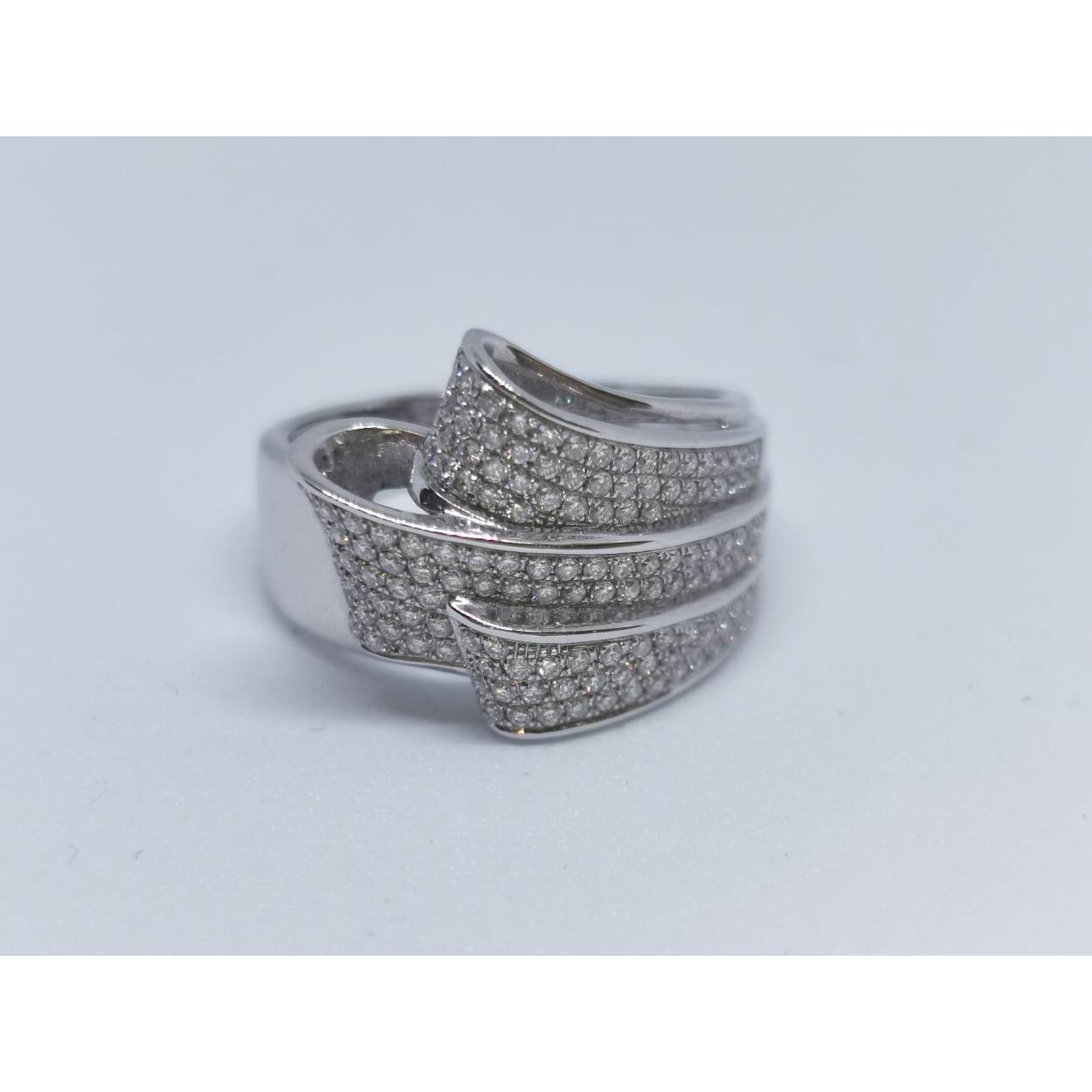 18 karaat wit gouden luxe design ring met briljanten.