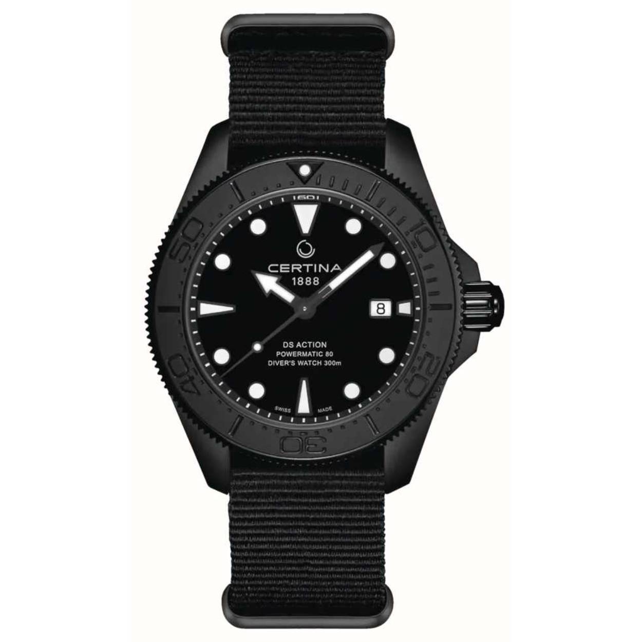 DS Action duikhorloge, zwart PVD met zwarte canvas band. Geheel zwart automatisch duikhorloge met textiel band.

Dit Certina horloge heeft een Roestvrijstaal kast met een diameter van 43 mm en is voorzien van een textiel band. In de kast bevindt zich een ETA kwaliteitsuurwerk en is afgewerkt met Saffierglas.

Het horloge is 30ATM. Dit betekent dat het horloge geschikt is voor diepzeeduiken. Verder wordt het horloge geleverd met 2 jaar garantie.
