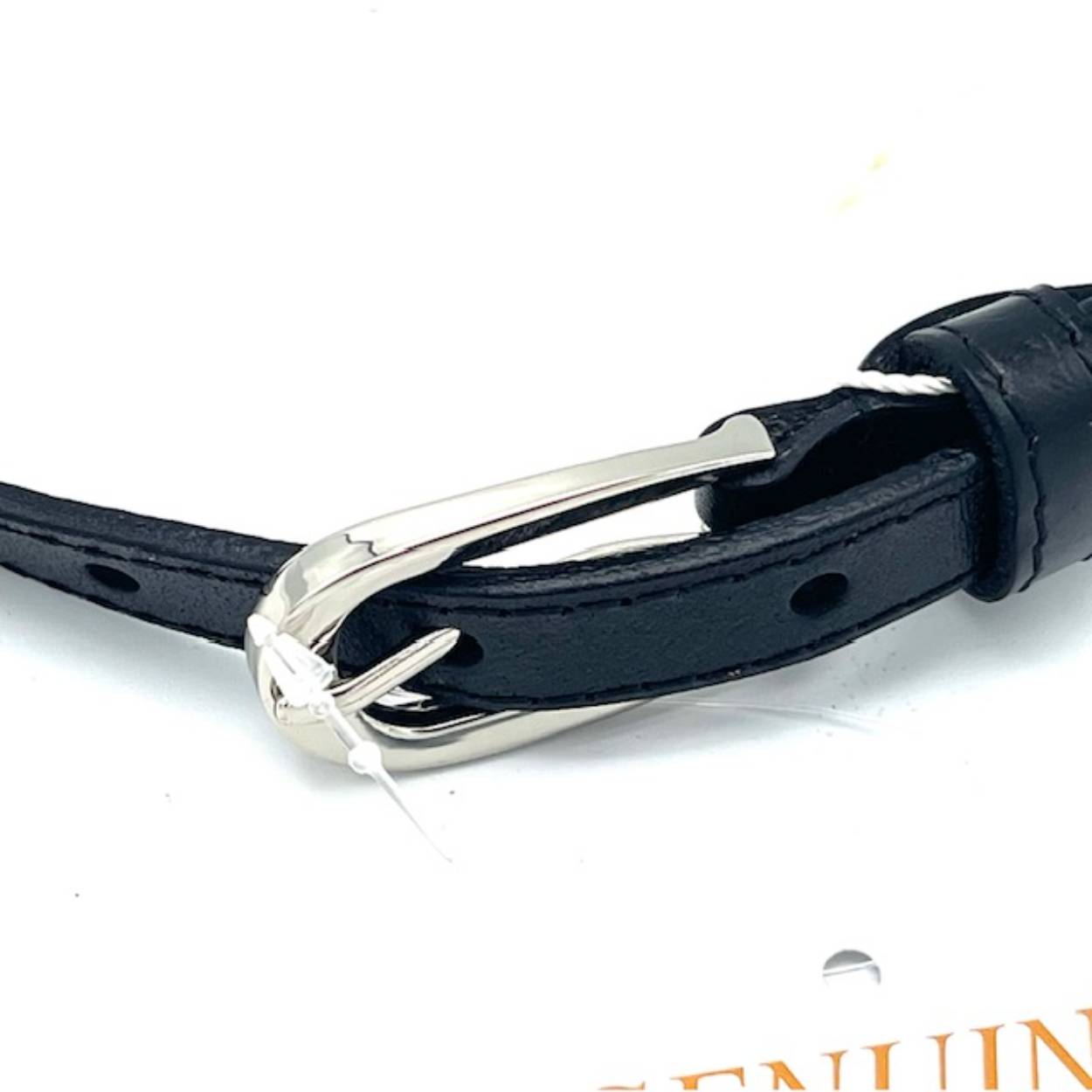 Mooie 1 cm brede riem van stevig leer. Deze maken wij voor u gratis passend.