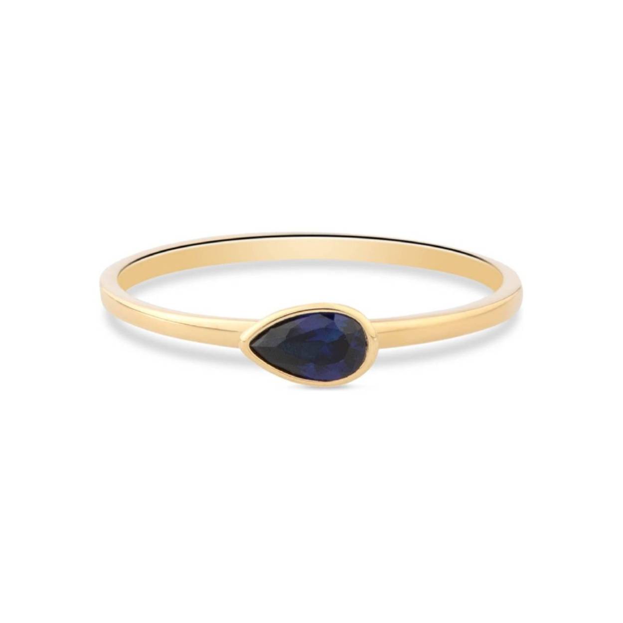 Dit is een ring van het merk Swing Jewels. De kleur van het sieraad is geelgoud. Dit sieraad bevat de edelsteen: zirconia. De kleur van deze edelsteen is: donkerblauw.