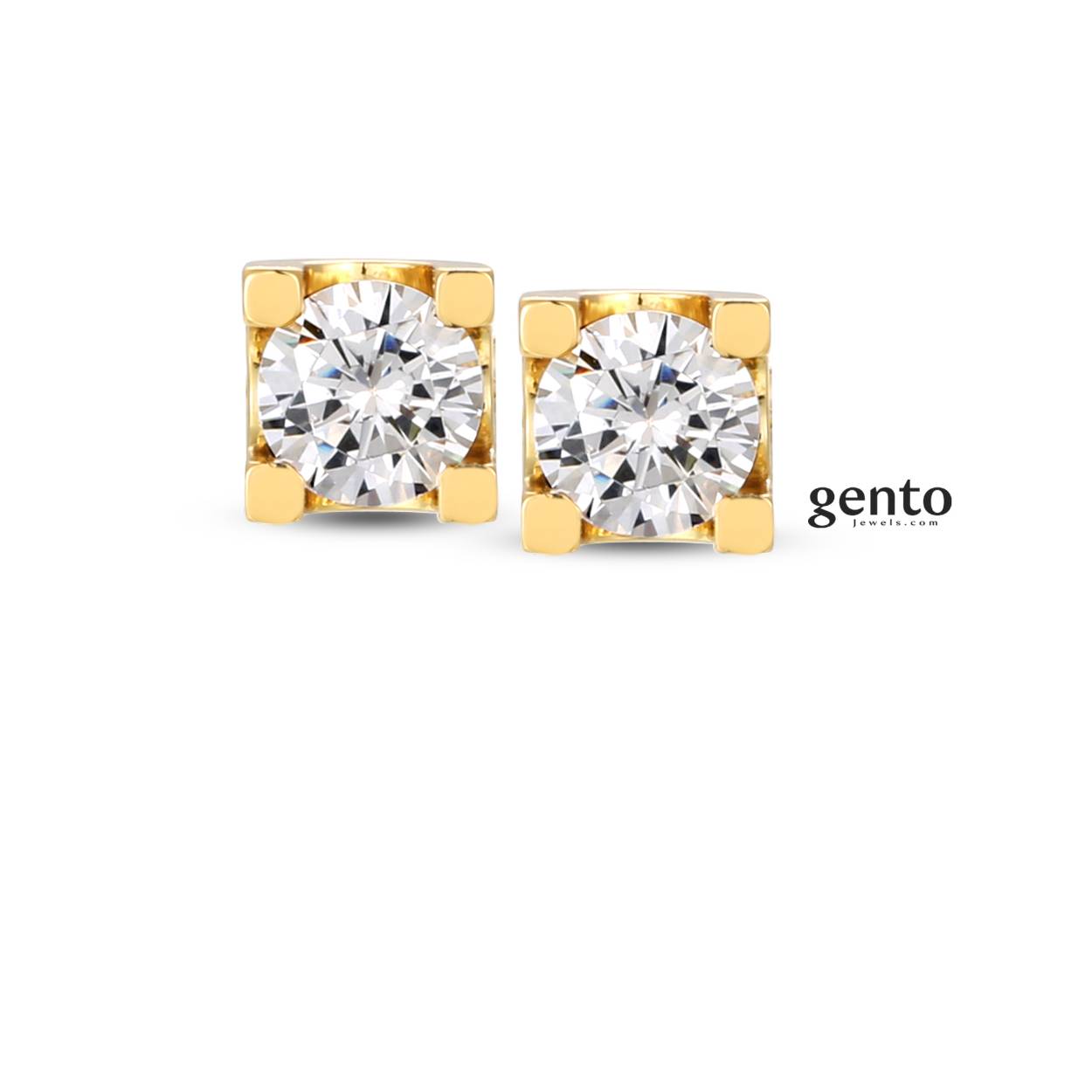 Goudkleurige oorstekers met zirkonium steentjes.
Materiaal: 925 zilver, verguld met 18 kt goud
