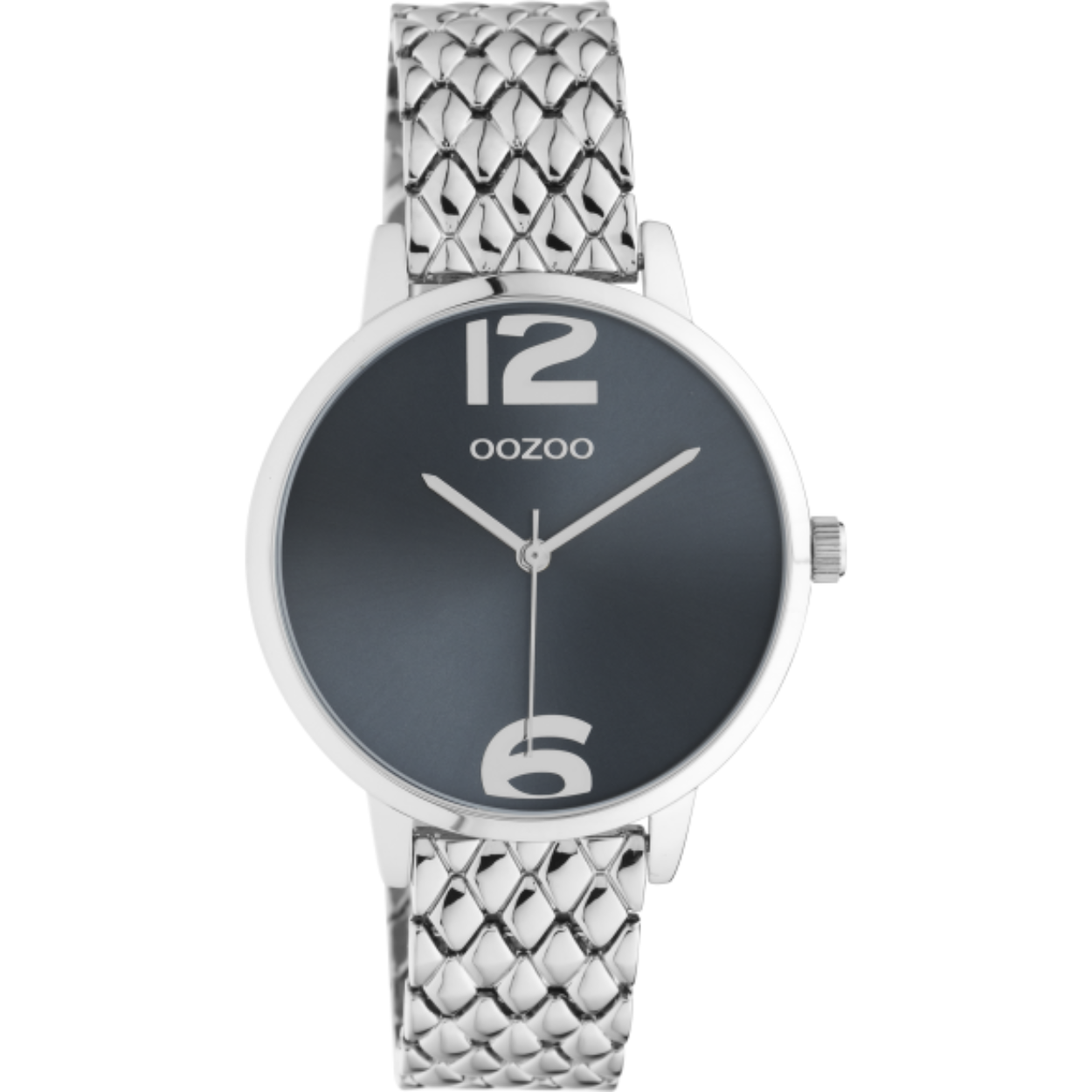 Val op met dit mooie ronde unisex design uit de trendy OOZOO Timepieces collectie. De C10921 heeft een snake zilveren roestvrijstalen armband en een 38 mm zilveren metalen horlogekast. Met deze donkerblauwe sunray-wijzerplaat met zilveren cijfers en bijpassende wijzers maak je een behoorlijk fashionstatement. Dit onmisbare horloge voor in je garderobe heeft een mineraalglas en een metalen horlogekast met IP-plating. Dit ontwerp heeft een roestvrijstalen achterplaat en is nikkelveilig. Dit horloge heeft een Japans uurwerk van 2 ATM en wordt gedekt door een garantie van 2 jaar 