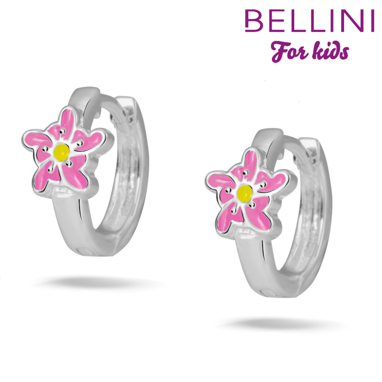 Bellini zilveren oorringen met een klapsluiting. De oorringen hebben een bloem in de kleur roze met geel. De oorringen zijn +- 2 millimeter breed en hebben een diameter van 12 millimeter. 
Bellini for kids is een sieradenlijn welke speciaal voor de jonge meisjes is ontworpen. De gehele Bellini collectie is gemaakt van het eerste gehalte zilver (925) en voorzien van zirkonia's of vrolijk gekleurd emaille. 
Maak een complete sieraden set door de oorringen te combineren met de bijpassende collier en ringen. Alle Bellini kindersieraden worden geleverd in het bijbehorende roze sieradendoosje of buideltje en zijn een perfect cadeau voor een verjaardag, zwemdiploma, communie of andere feestelijke gelegenheid.