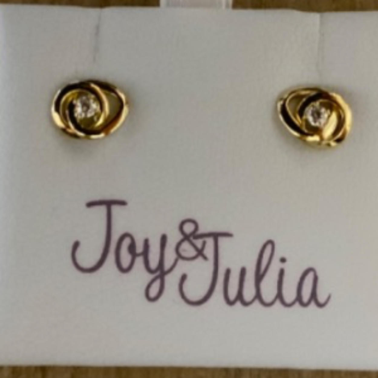 Joy and Julia oorknoppen goud met zirkonia
Doorsnede: 7.5 x 6 mm
