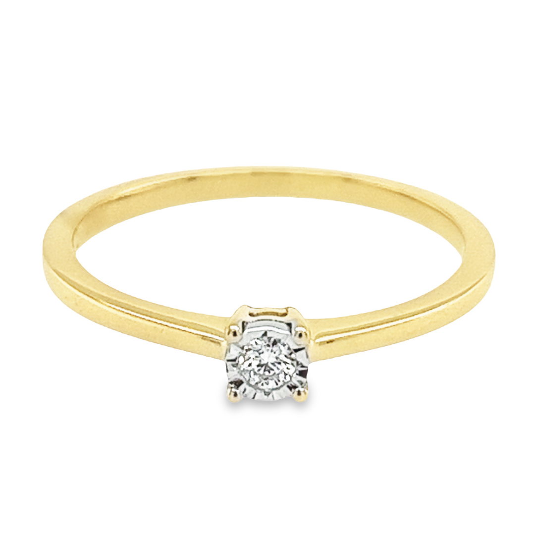 Geelgouden Solitair ring met Diamant 0,05 karaat
Materialen: Goud 585
Materiaal kleur: Geel
Stenen: Diamant
Diamant karaatgewicht totaal: 0,05
Diamant zuiverheid: SI (Small Inclusions)
Diamant kleur: G (Top Wesselton)