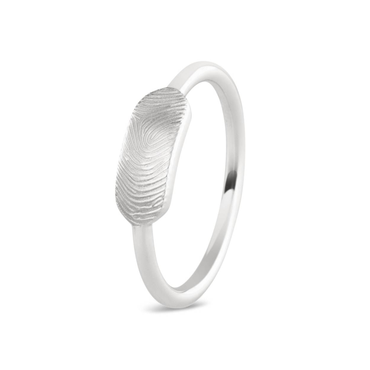 zilveren ring welke uitgevoerd kan worden met een gravure of vingerafdruk.