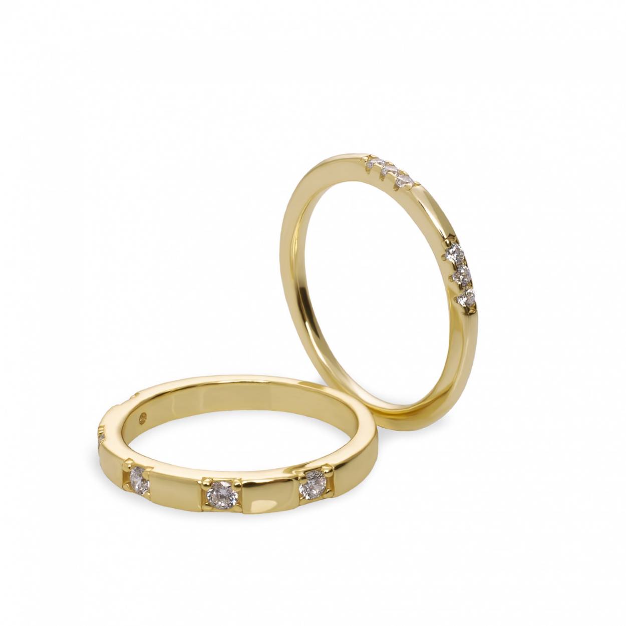 Fine rings double model ring with alternating zircons. Double dose of elegance to combine with your favorite clothes. Fine gold-plated silver rings made up of two rings with different motifs. The first ring is made up of a central motif of three set white zircons and smooth silver. The second is made up of an alternating motif of white zircons and smooth silver.