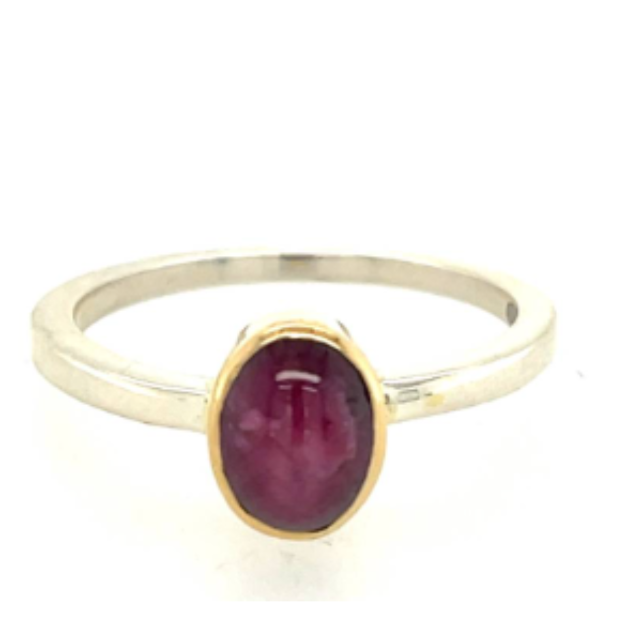 14 KT GG RING MET OVALE STERROBIJN 6 X 8mm