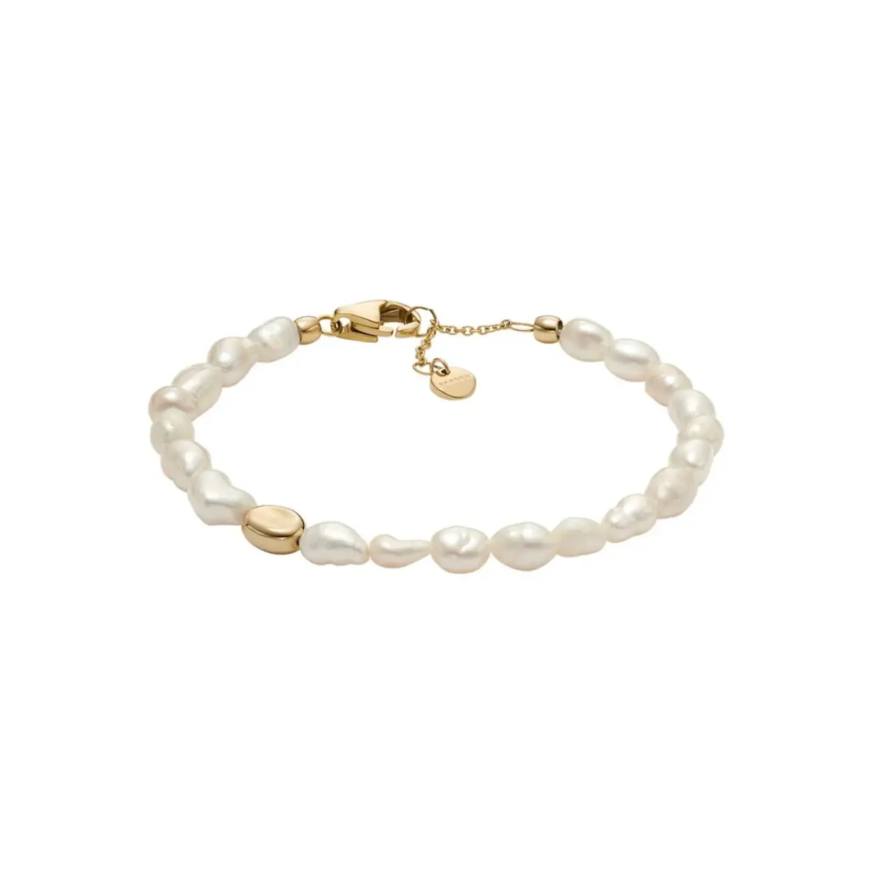 Deze armband is gemaakt van witte zoetwaterparels en een goudkleurige roestvrijstalen organisch gevormde kiezelsteen. Met een karabijnsluiting.
