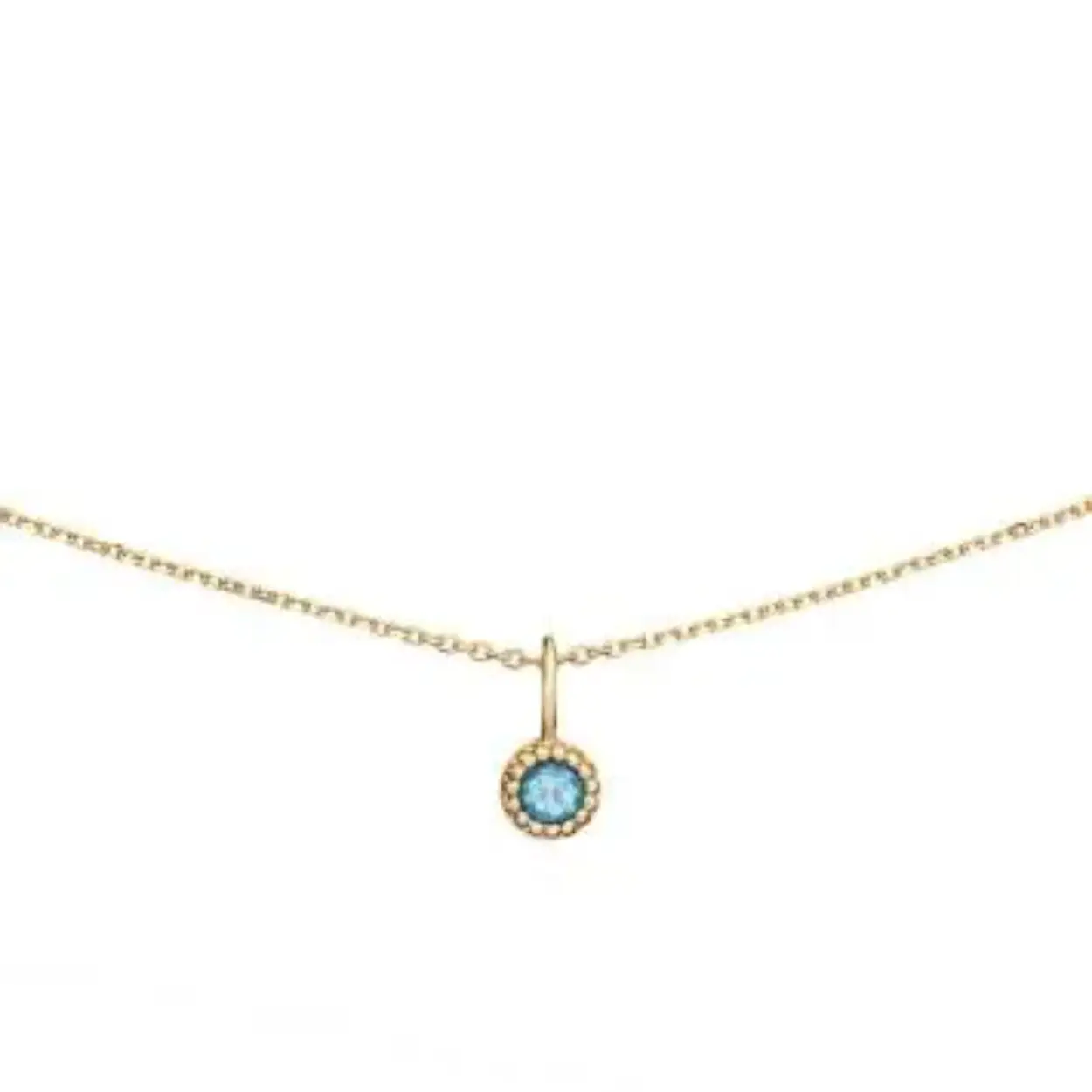 De Grimaldi London Blue Topaz Necklace JKN25.512 van Jackie is gemaakt van 14 karaat echt goud. Het collier bestaat uit een fijne ankerschakel met daaraan een London Blue topaas steen in een speelse zetting. De ketting is prachtig alleen te dragen, maar ook heel mooi te combineren met andere kettingen van Jackie. Maak je look compleet met de oorbellen en armbanden van Jackie Gold.
