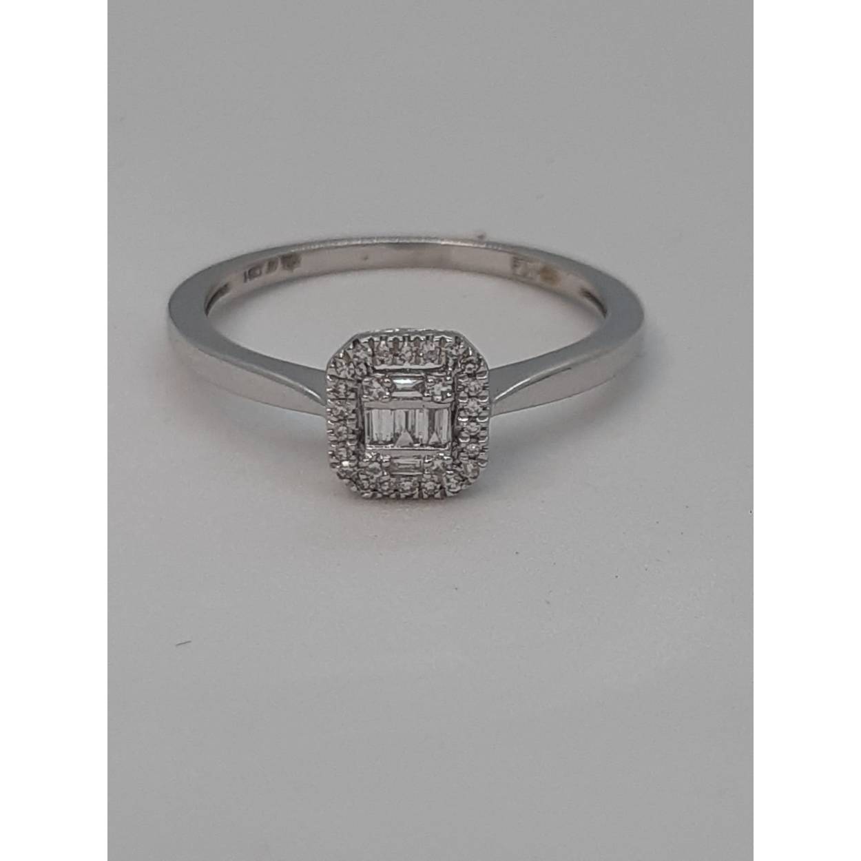  diamond ring 
5-0.04bag
26-0.05hsi 14kt