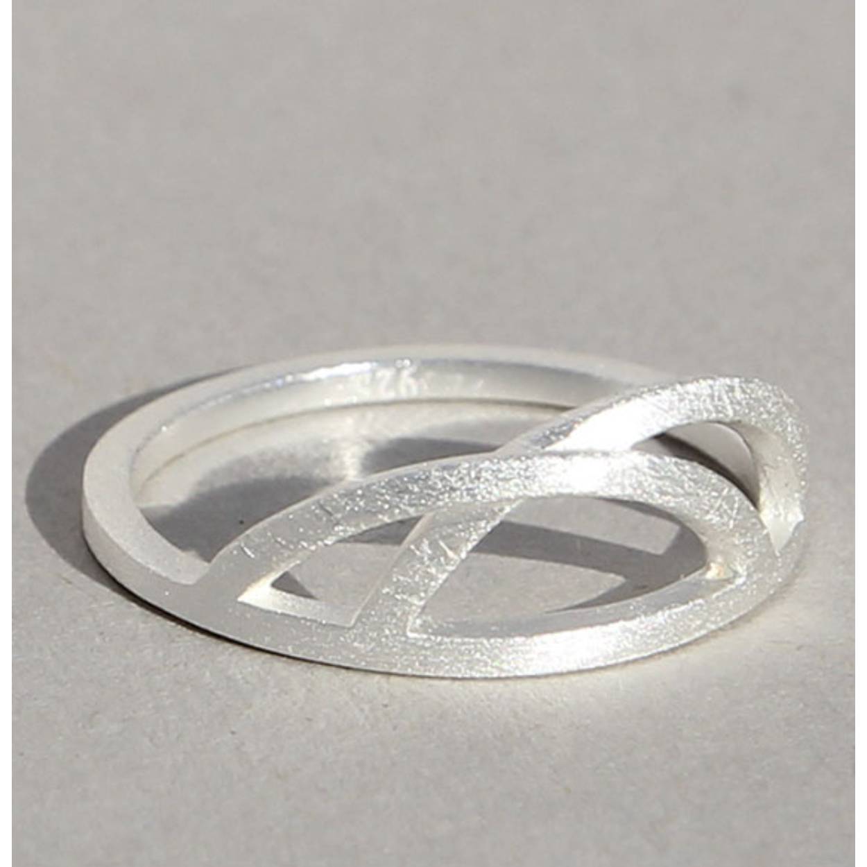 Zilveren ring uit de serie "Brücke"