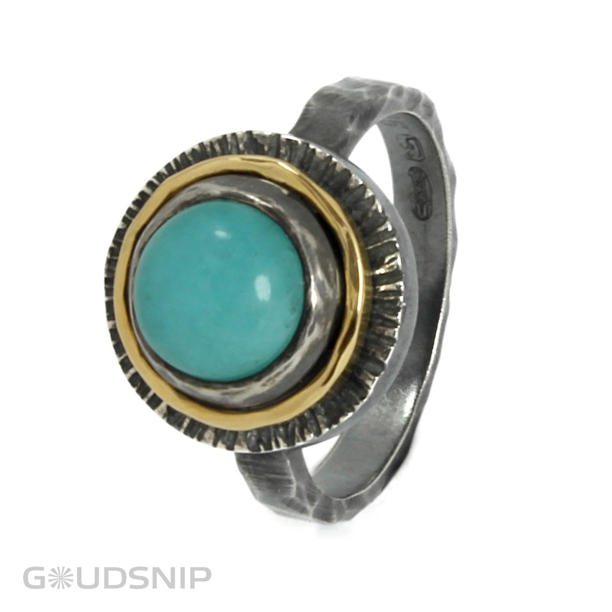 Ring gemaakt in eigen atelier