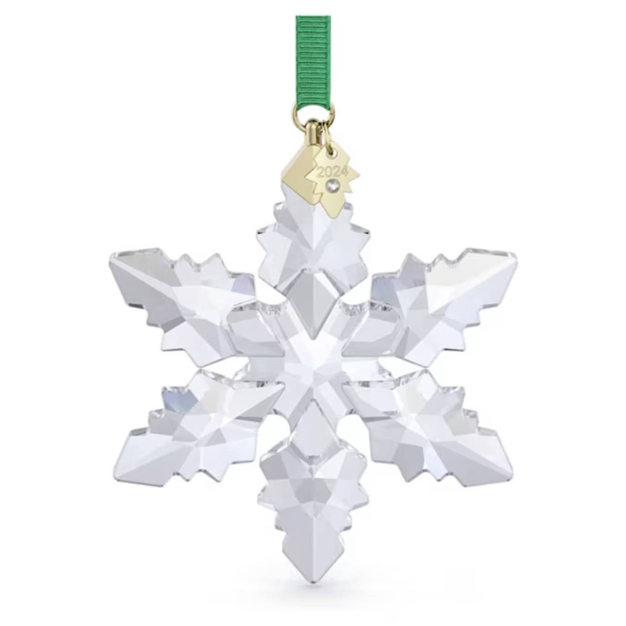 Onze geliefde traditie van Annual Edition Ornamenten krijgt ook in 2024 vorm met deze prachtige sneeuwvlok. Het heldere ontwerp is voorzien van 133 facetten en biedt een frisse interpretatie van het klassieke thema voor de feestdagen. Dit geometrische stuk hangt aan een groen lint en is voorzien van een goudkleurig metalen etiket in de vorm van een sneeuwvlok met een kleine chaton, waarin het jaar is gegraveerd. Hang het in de boom of aan een raam of combineer het met een van onze elegante Kerstornament Home Displays of Stolpen. Decoratief voorwerp. Geen speelgoed. Niet geschikt voor kinderen jonger dan 15 jaar.
Artikelnr.: 5661079
Collectie:  Annual Edition
Formaat: 8.4 x 1.3 x 6.6 cm
Ontwerper:  Michele Blasilli
Materiaal:  Kristallen, Metaal, Rayon lint
Kleur:  Wit